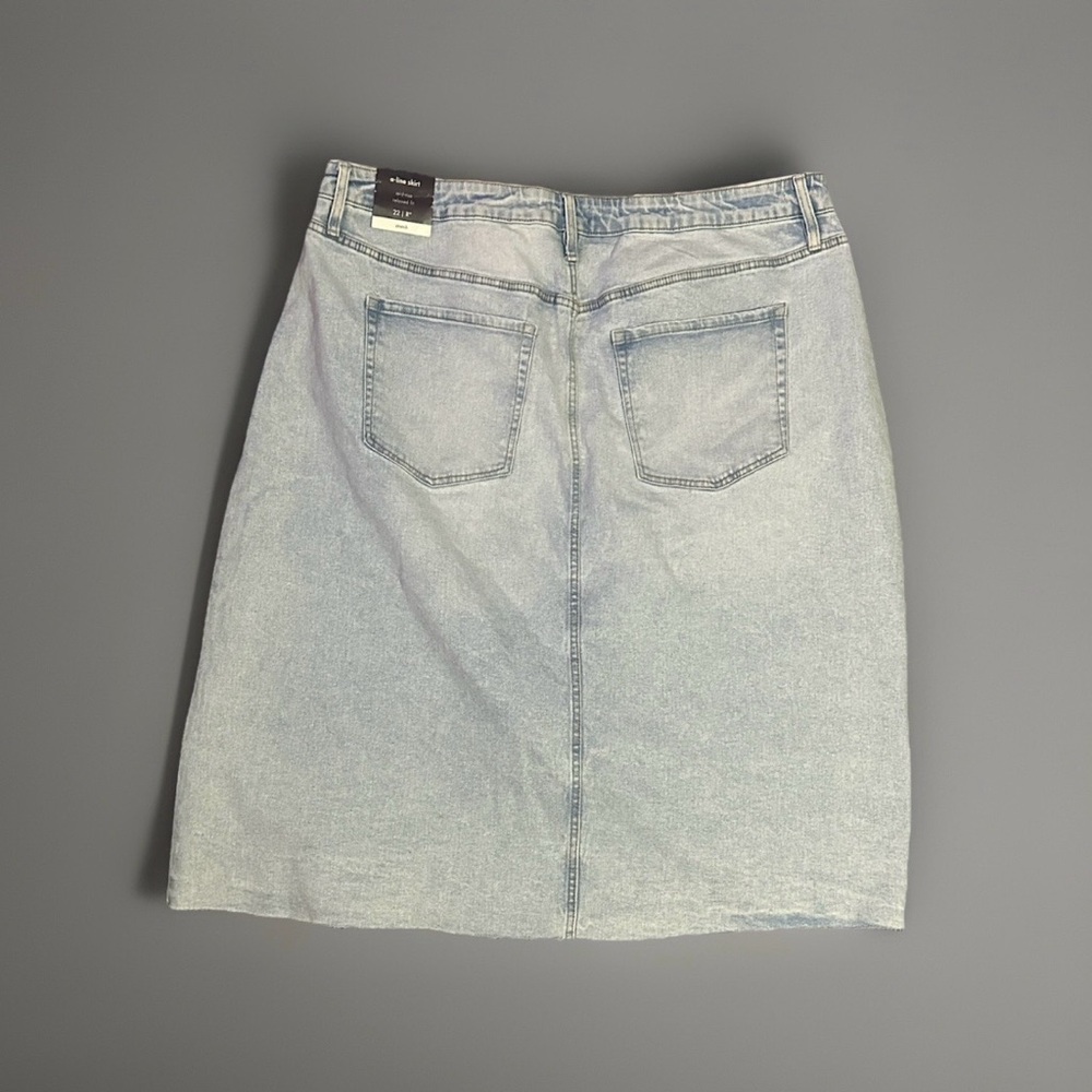 Ava & Viv Stonewashed Light Blue Denim A-Line Mid Rise Relaxed Skirt Sz 22 NWT - Picture 2 of 3